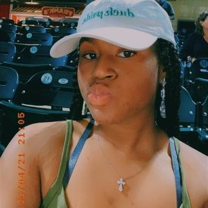 Meet your Posher, Clynesha